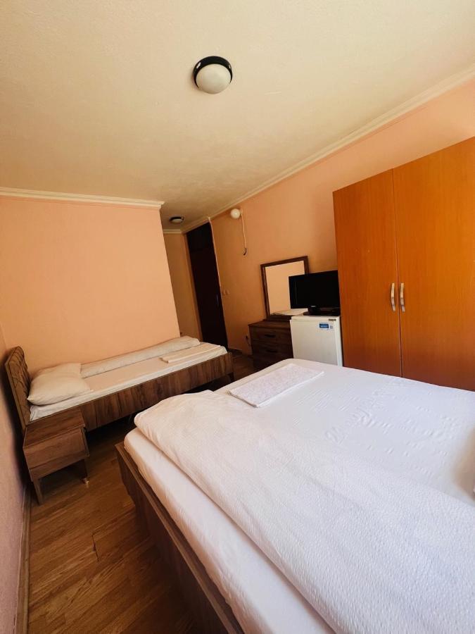 Guest House Velania Priština Exteriér fotografie